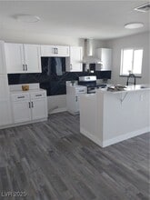223 Greenbriar Townhouse Way in Las Vegas, NV - Building Photo - Building Photo