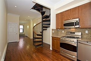 duplex in New York, NY - Building Photo - Building Photo