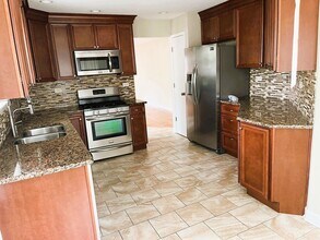 4427 Edinburg Ln in Hanover Park, IL - Building Photo - Building Photo
