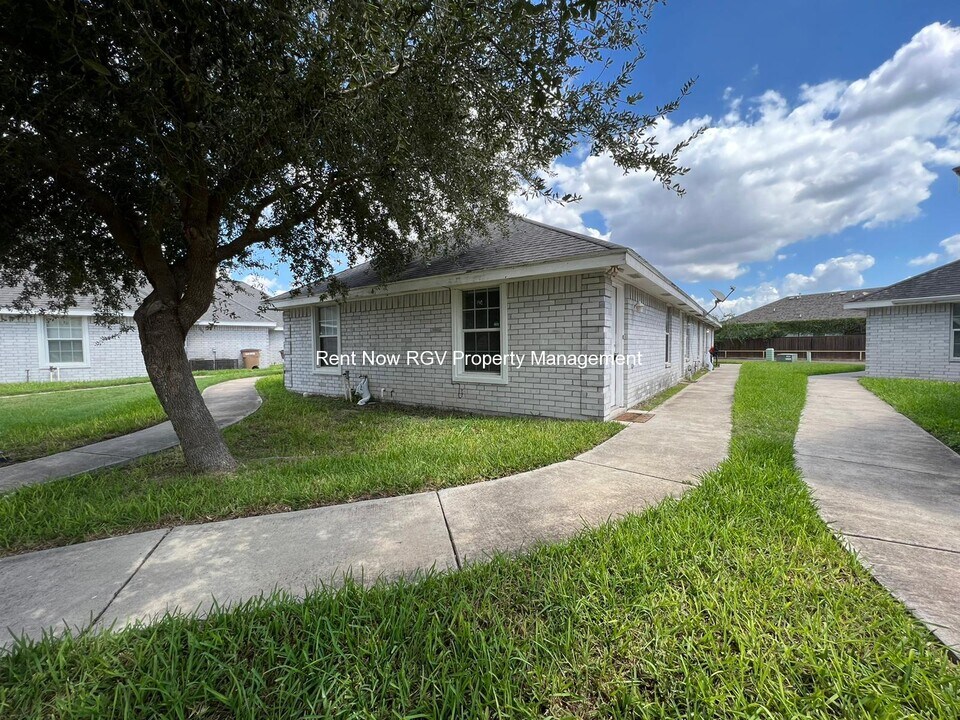 604 S Logan Dr, Unit 2 in Edinburg, TX - Building Photo