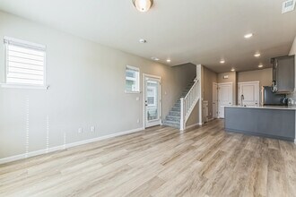 8457 SE Kinnaman St in Hillsboro, OR - Building Photo - Building Photo