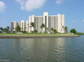 17 Bluebill Ave in Naples, FL - Building Photo