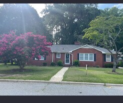 1742 Beaumont Dr in Greenville, NC - Building Photo