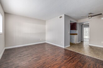 Holly Heights North in Gainesville, FL - Building Photo - Interior Photo