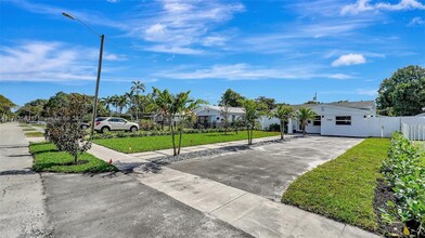 1950 NE 179th St in North Miami Beach, FL - Building Photo - Building Photo