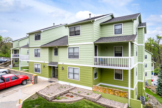 Sunrise Terrace in Lawrence, KS - Foto de edificio - Building Photo