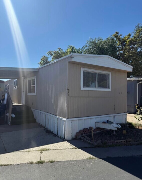 1633 Calvo Dr in West Valley City, UT - Building Photo