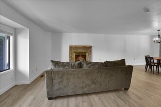 4926 Dover St in Everett, WA - Building Photo - Building Photo