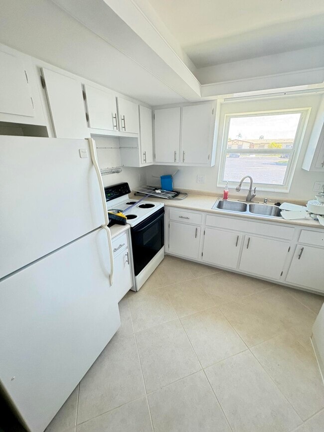 2765 Ashley Dr W in West Palm Beach, FL - Building Photo - Building Photo