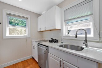 4 School St, Unit 2 in Boston, MA - Building Photo - Building Photo