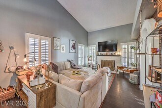 5321 Tamanar Dr in Las Vegas, NV - Building Photo - Building Photo