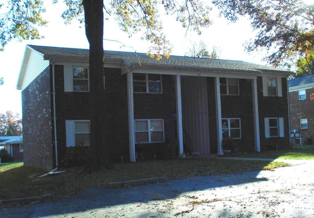 Village Lane Apartments in Newburgh, IN - Building Photo