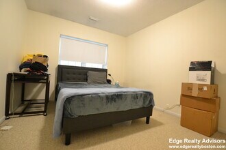 34 Lake Shore Terrace, Unit 3 in Boston, MA - Foto de edificio - Building Photo