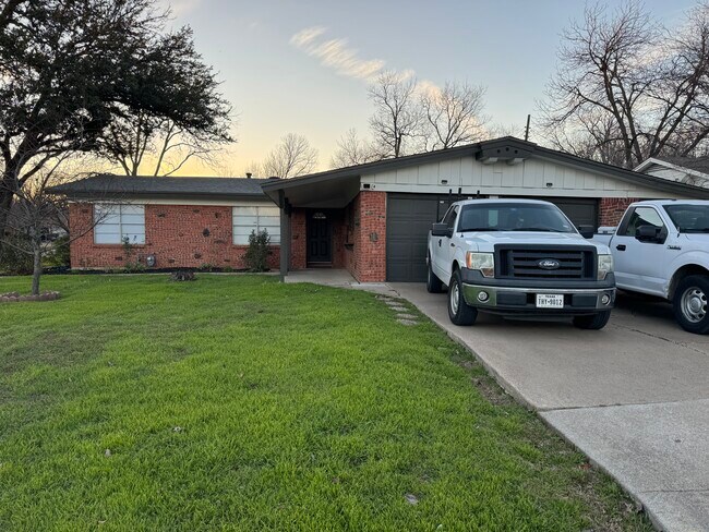 2700 W Fuller Ave in Fort Worth, TX - Building Photo - Building Photo