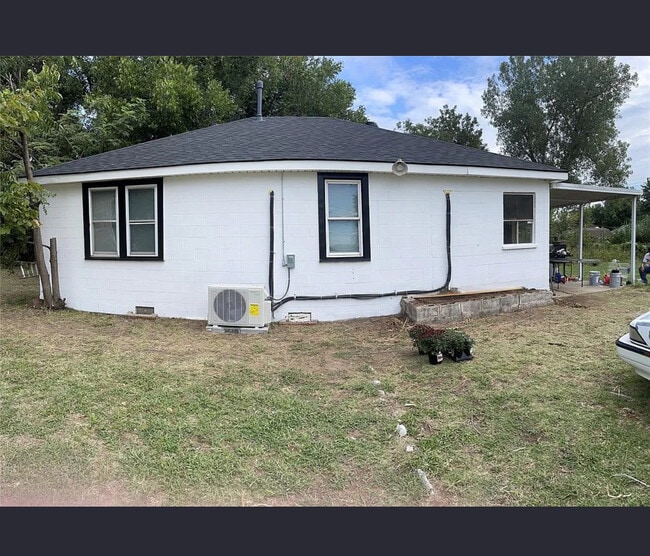property at 1216 W Ash St