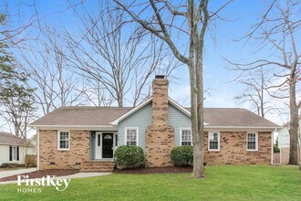 11106 5 Cedars Rd, Unit 203 in Charlotte, NC - Foto de edificio - Building Photo