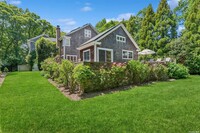 5 Lauras Ln in East Hampton, NY - Building Photo - Building Photo