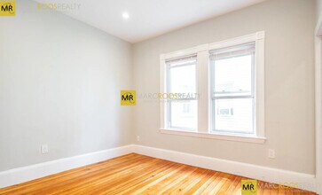 164 Hyde Park Ave in Boston, MA - Foto de edificio - Building Photo