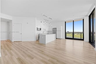 101 Diplomat Pkwy, Unit 1001 in Hallandale Beach, FL - Building Photo - Building Photo