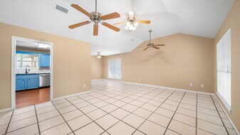 417 Shawnee in Montgomery, TX - Building Photo