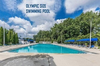 4 W Mill Dr in University Gardens, NY - Building Photo - Building Photo