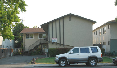 2133 Monroe St in Santa Clara, CA - Foto de edificio - Building Photo