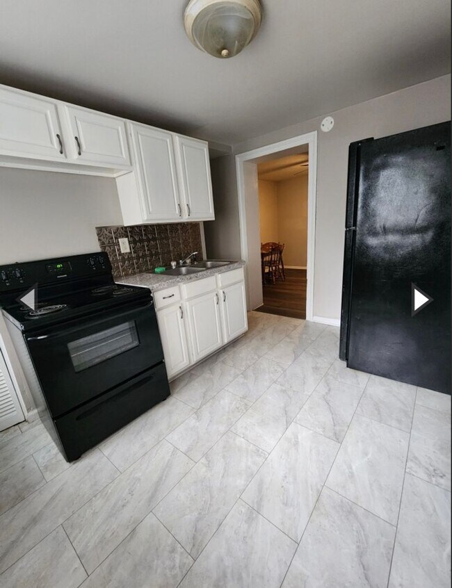 909 W Adams St in Sandusky, OH - Building Photo - Building Photo