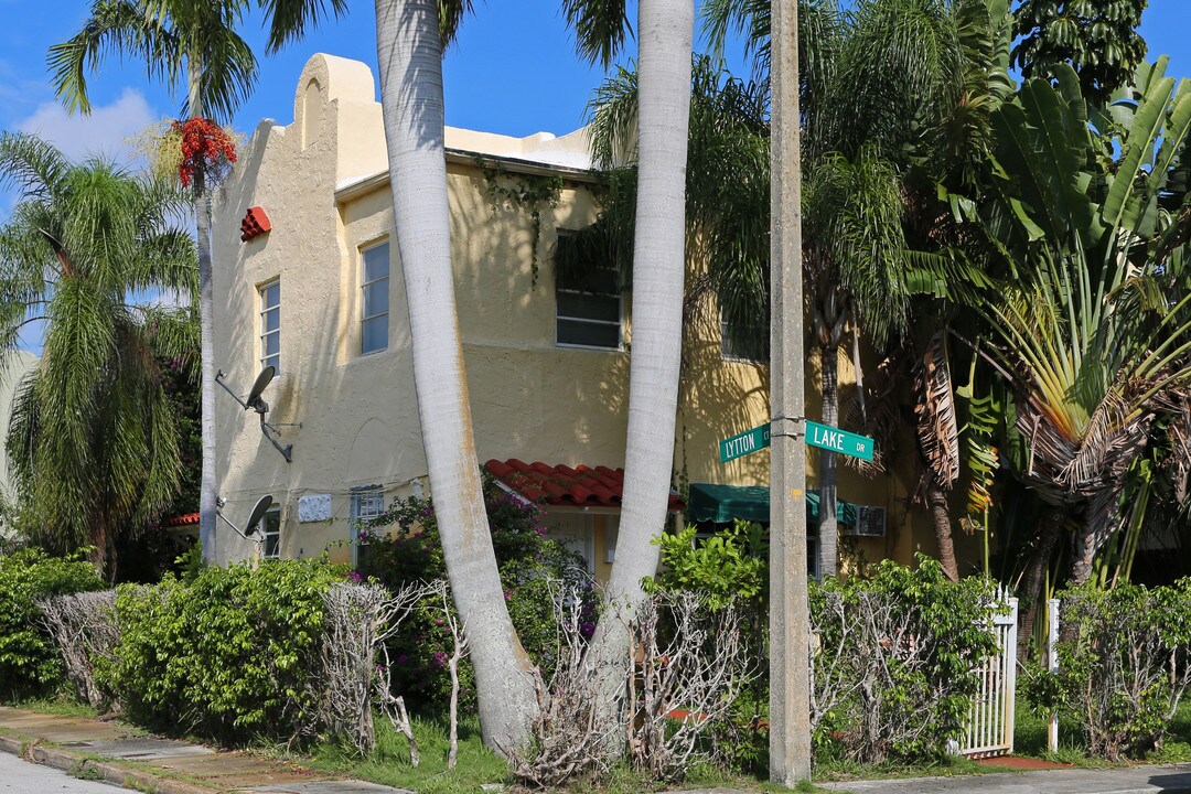 201 Lytton Ct in West Palm Beach, FL - Foto de edificio