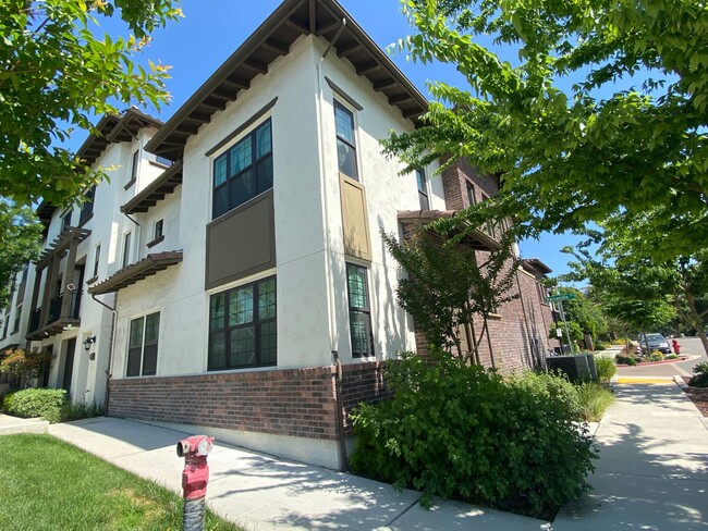 property at 3516 Serra Cir