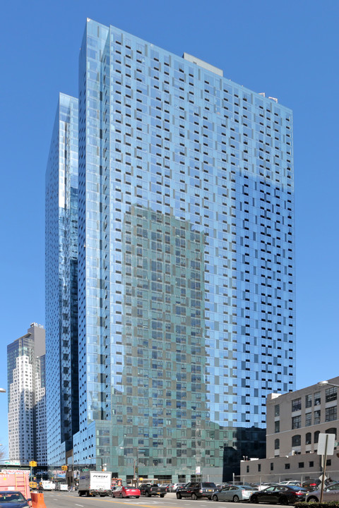 3 Jackson Park in Long Island City, NY - Building Photo