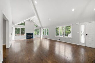 81 Lakeview Dr in Old Tappan, NJ - Building Photo - Building Photo