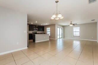 6953 Redbay Dr in Brooksville, FL - Foto de edificio - Building Photo