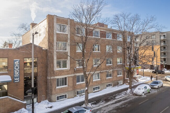 6442 Décarie Boul in Montréal, QC - Building Photo - Building Photo