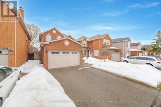 4426 Weeping Willow Dr in Mississauga, ON - Building Photo - Building Photo