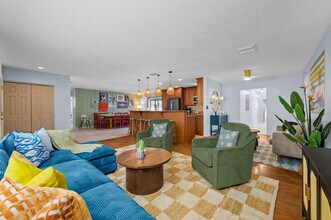 11176 110th Way N in Largo, FL - Foto de edificio - Building Photo