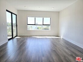 5030 Rosewood Ave in Los Angeles, CA - Building Photo
