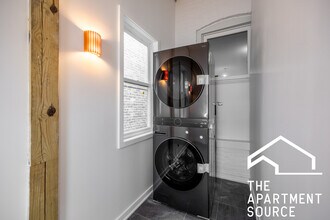 2202 W Erie St, Unit 2F in Chicago, IL - Building Photo - Building Photo