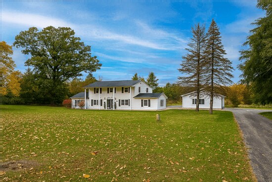 6170 Gregory Rd in Dexter, MI - Foto de edificio