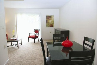 Summertree Rental Residences in Normal, IL - Building Photo - Building Photo