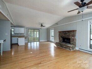 1528 Ugugu Dr in Brevard, NC - Building Photo - Building Photo