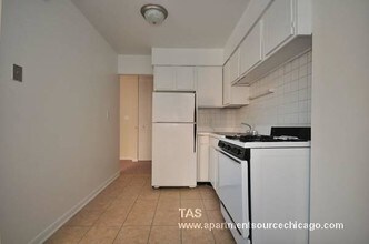 544 W Melrose St in Chicago, IL - Foto de edificio - Building Photo