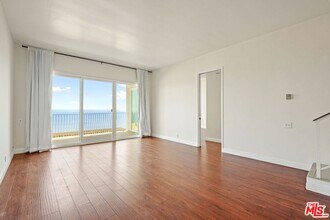 18103 Coastline Dr in Malibu, CA - Building Photo - Building Photo
