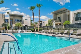112 The Riv in Palm Springs, CA - Building Photo - Building Photo