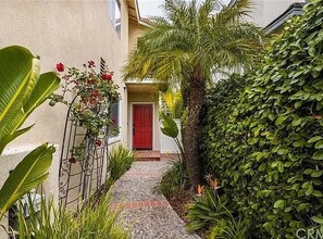 908 S Lone Pine Ln in Anaheim, CA - Building Photo - Building Photo