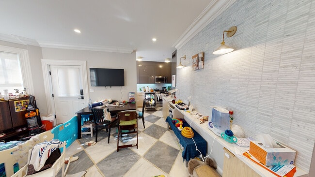 15 Lanark Rd, Unit 2 in Brookline, MA - Building Photo - Building Photo