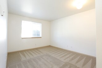 Parkhurst Apartments in Bremerton, WA - Building Photo - Interior Photo