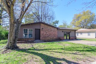 1913 Kenwood St in Jonesboro, AR - Building Photo