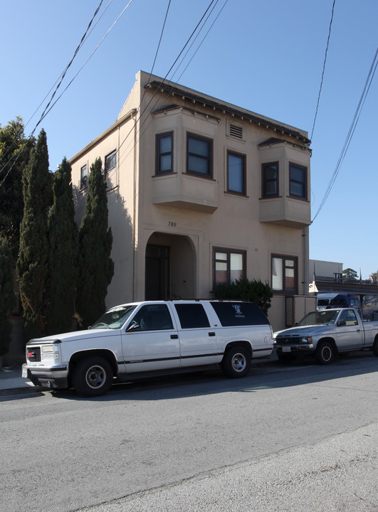 789 Easton Ave in San Bruno, CA - Building Photo