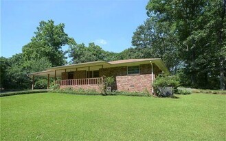 1648 Hammond Woods Cir SW in Marietta, GA - Building Photo