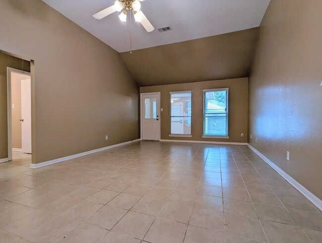 3815 Maple Dr in Conroe, TX - Foto de edificio - Building Photo